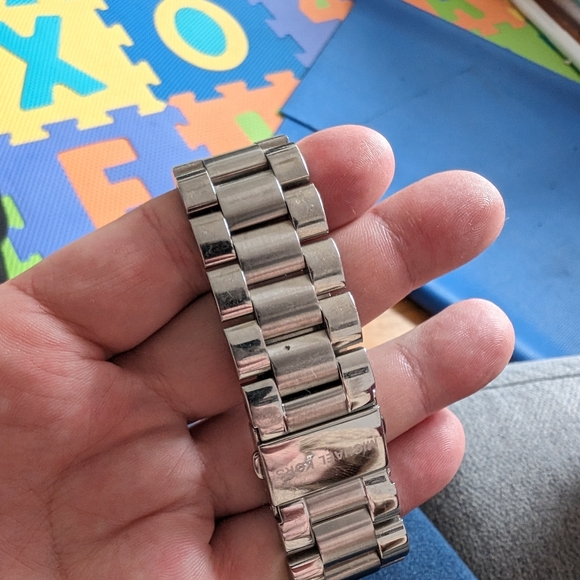 MK5958 - Picture 2 of 4